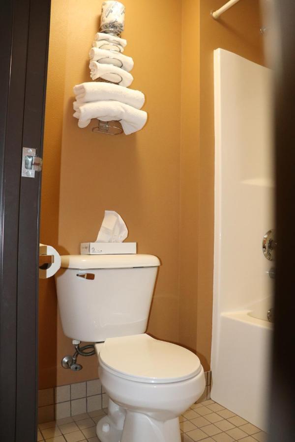 Prairie Inn Holmen La Crosse Area מראה חיצוני תמונה