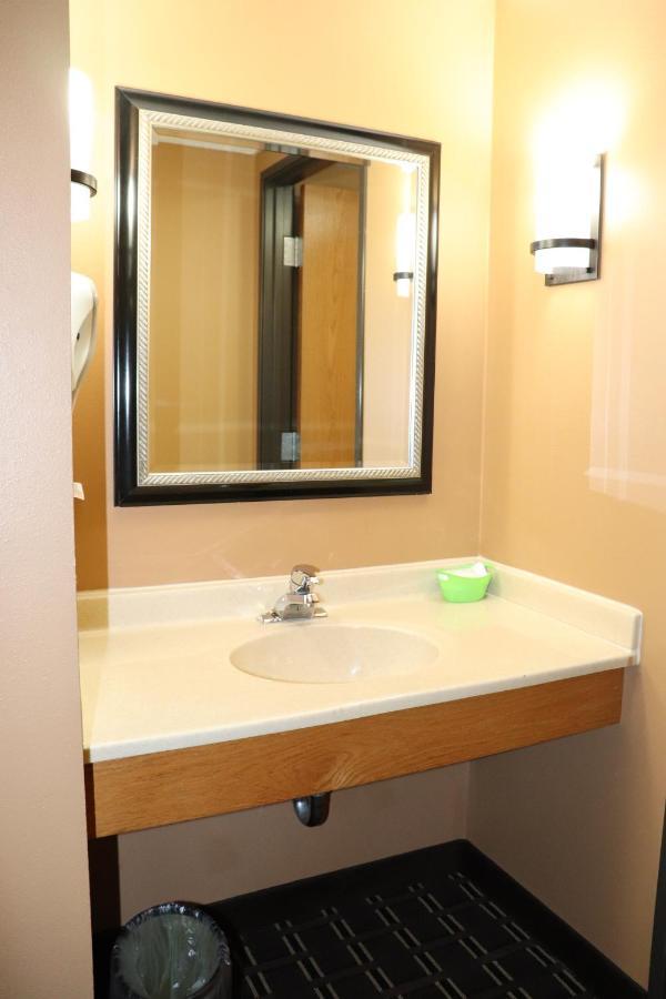 Prairie Inn Holmen La Crosse Area מראה חיצוני תמונה